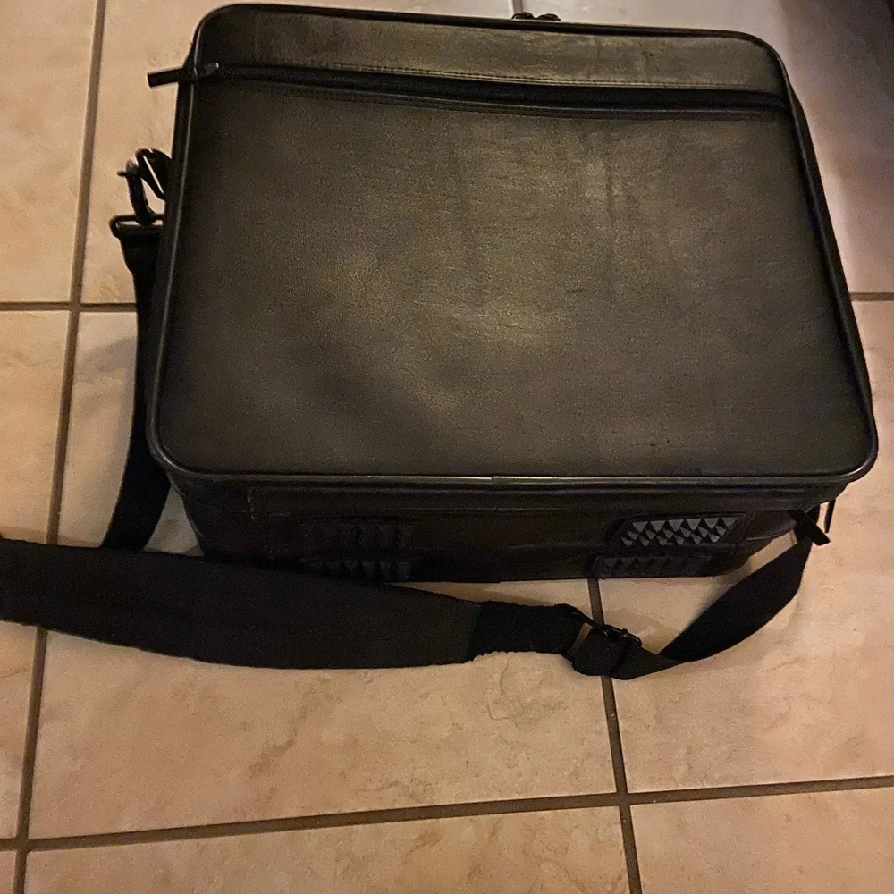 Targus laptop messenger bag